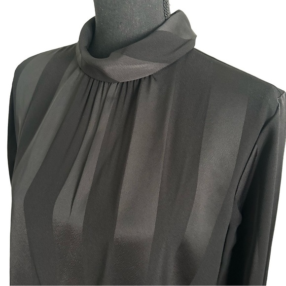 Ann Taylor Classic Black Top, Size Medium (8-10) - Picture 5 of 7